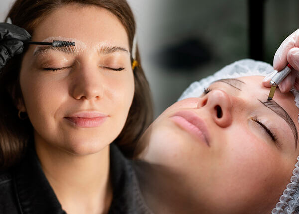 Laminace obočí a microblading Laminace obočí a microblading